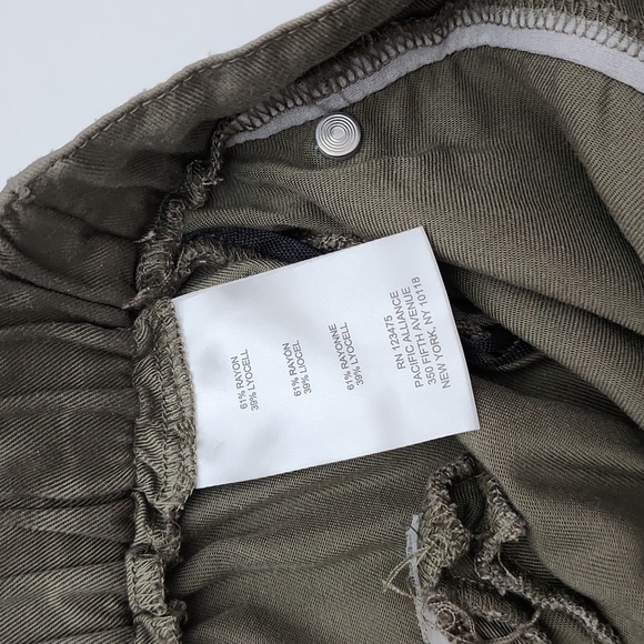 ⭐️3/ $30⭐️ Jones New York Army Green Soft Cotton Lightweight Cargo Pants Sz 8 - Picture 10 of 15